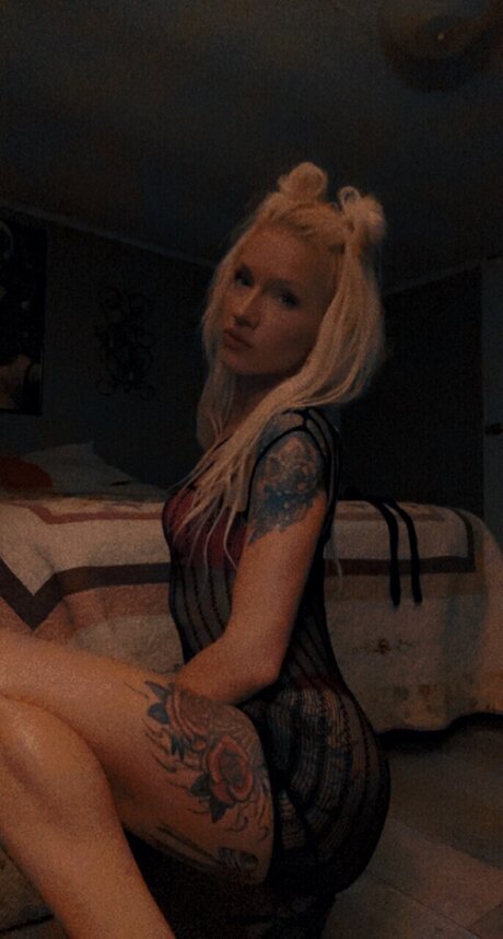 Foto di nudo di fuga di OnlyFans di Trailertrashbaddie