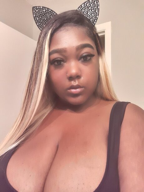 Foto di nudo di fuga di OnlyFans di Pretty Doll