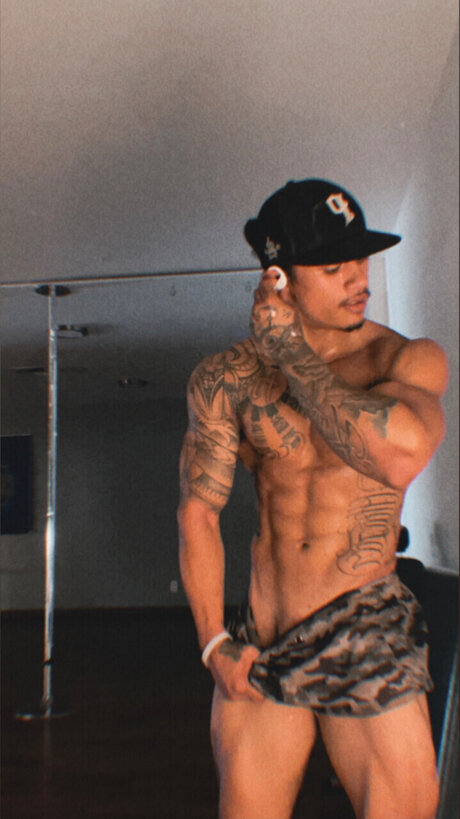 Foto di nudo di fuga di OnlyFans di Greek God Maui