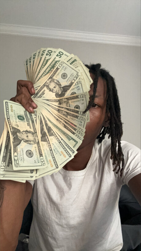 Foto di nudo di fuga di OnlyFans di Pap Tee 