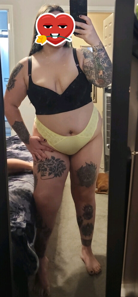 Foto di nudo di fuga di OnlyFans di Goth Mommy