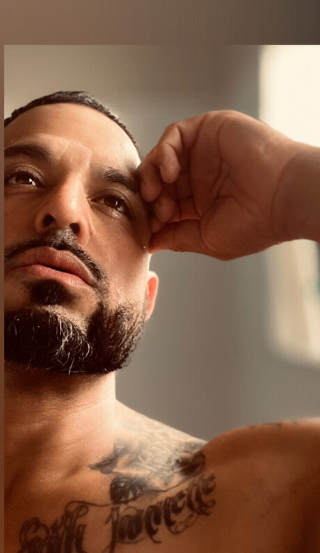 Foto di nudo di fuga di OnlyFans di Theoneata