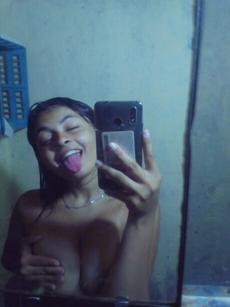 Foto di nudo di fuga di OnlyFans di Lu