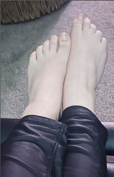 Foto di nudo di fuga di OnlyFans di Feet From Florence