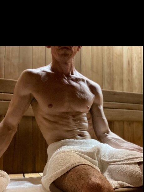 Foto di nudo di fuga di OnlyFans di Hung Discreet Club