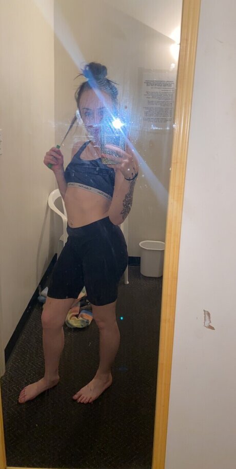 Foto di nudo di fuga di OnlyFans di Little Mamas