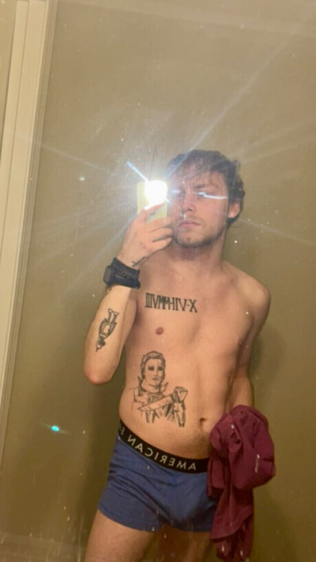 Foto di nudo di fuga di OnlyFans di Johnny 