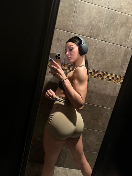 Foto di nudo di fuga di OnlyFans di Ash Love