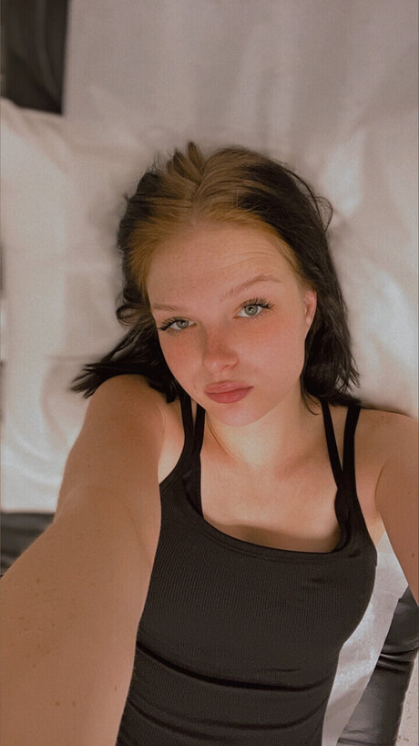 Foto di nudo di fuga di OnlyFans di Lucy
