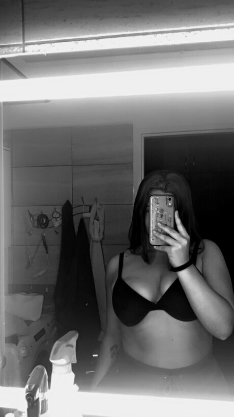 Foto di nudo di fuga di OnlyFans di Terina