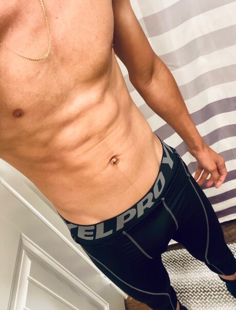 Foto di nudo di fuga di OnlyFans di 90sbaby