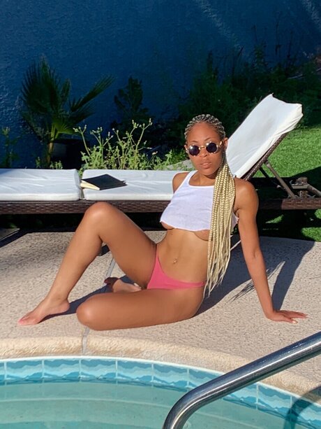 Foto di nudo di fuga di OnlyFans di Hustle Honey