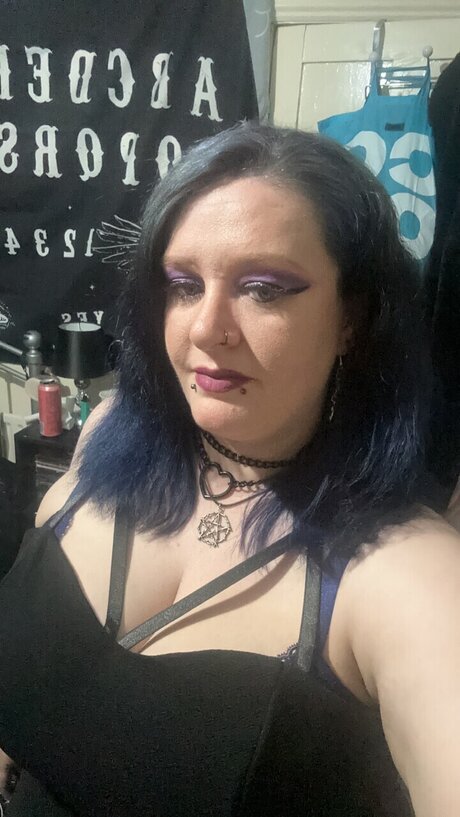 Foto di nudo di fuga di OnlyFans di Lalita