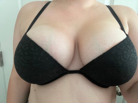 Foto di nudo di fuga di OnlyFans di Krissy