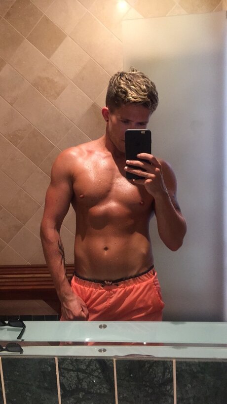 Foto di nudo di fuga di OnlyFans di Damon90