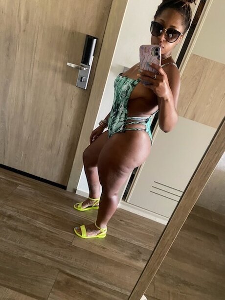 Foto di nudo di fuga di OnlyFans di Gispot