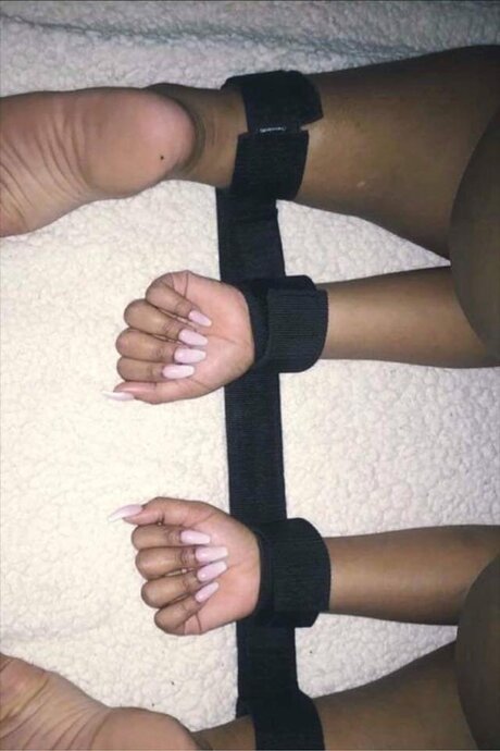 Foto di nudo di fuga di OnlyFans di Love
