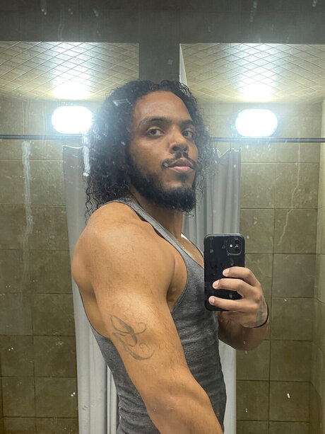 Foto di nudo di fuga di OnlyFans di Guwhop