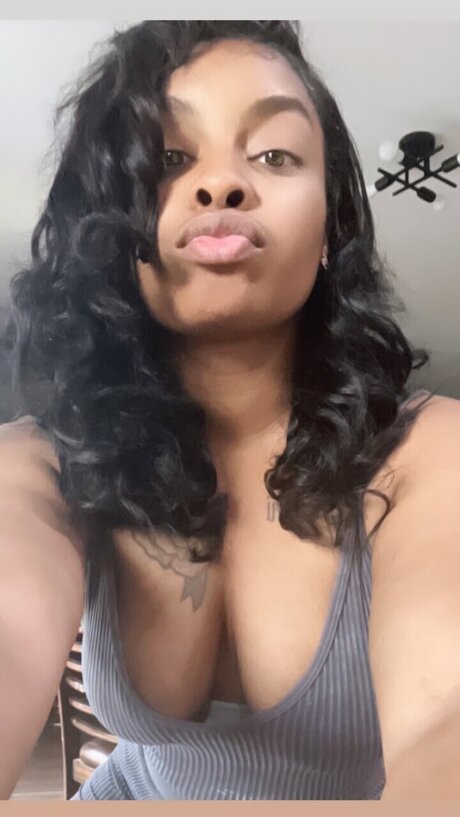 Foto di nudo di fuga di OnlyFans di Lola Skye