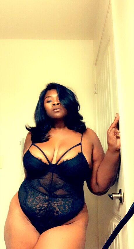 Foto di nudo di fuga di OnlyFans di Chocahontas