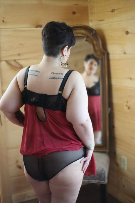 Foto di nudo di fuga di OnlyFans di Buxom Booty