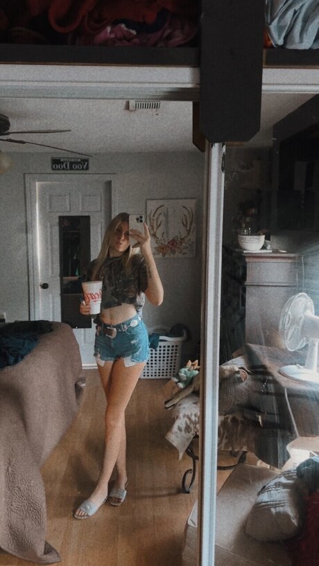 Foto di nudo di fuga di OnlyFans di Hails