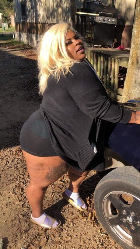 Foto di nudo di fuga di OnlyFans di Ariane Encalade