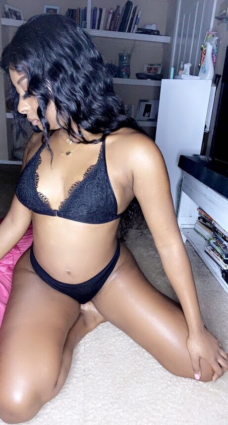 Foto di nudo di fuga di OnlyFans di Okaylilmesh