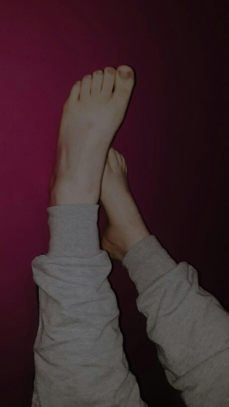 Foto di nudo di fuga di OnlyFans di Rojo