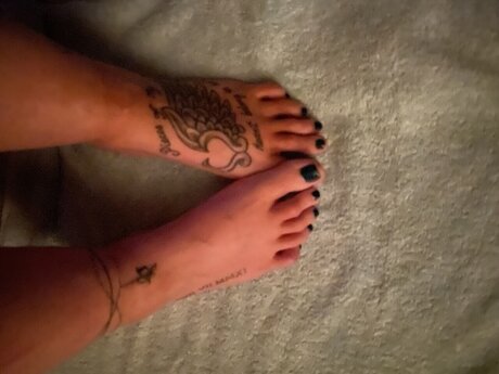 Foto di nudo di fuga di OnlyFans di Tiedtootsiefantasy