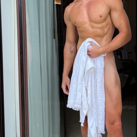 Foto di nudo di fuga di OnlyFans di Alex