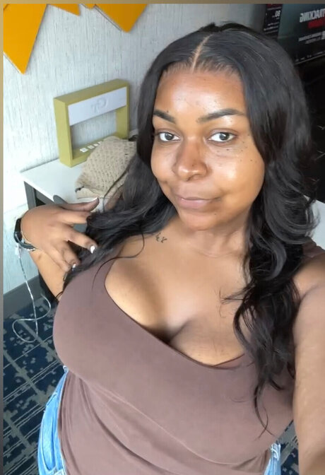 Foto di nudo di fuga di OnlyFans di Zaza