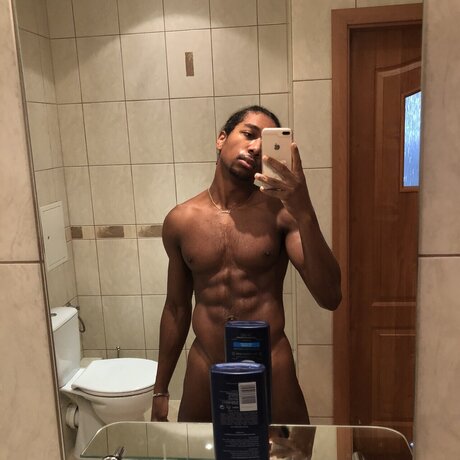 Foto di nudo di fuga di OnlyFans di Nick