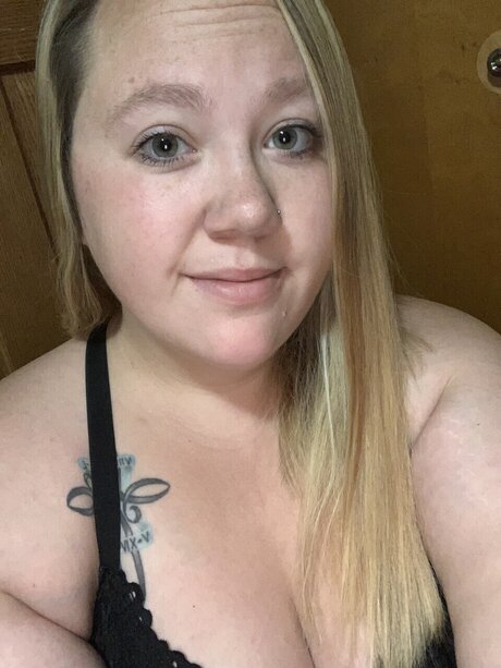 Foto di nudo di fuga di OnlyFans di Lexi
