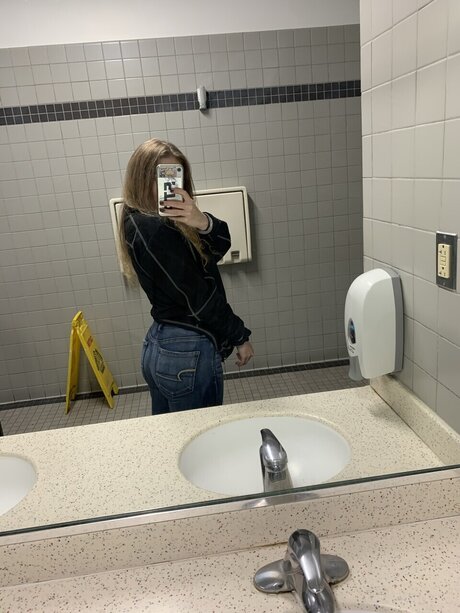 Foto di nudo di fuga di OnlyFans di Julz
