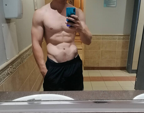 Foto di nudo di fuga di OnlyFans di Just4back