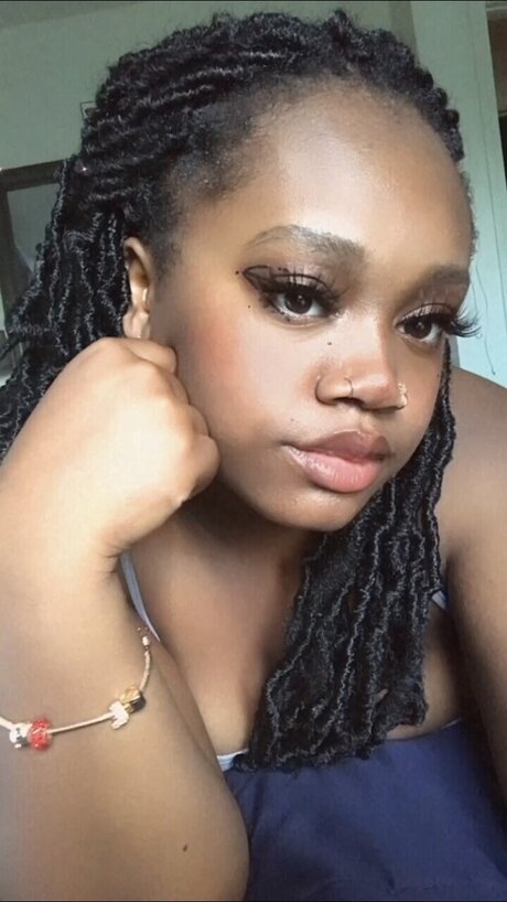 Foto di nudo di fuga di OnlyFans di Zaniya