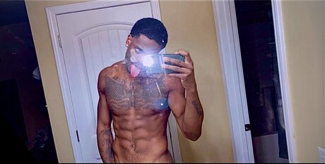 Foto di nudo di fuga di OnlyFans di Kardi 