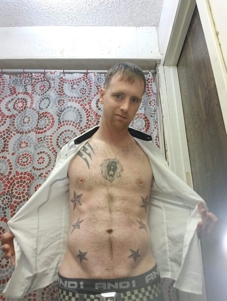 Foto di nudo di fuga di OnlyFans di Travis