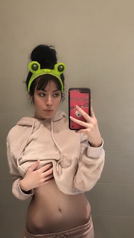 Foto di nudo di fuga di OnlyFans di Lucy