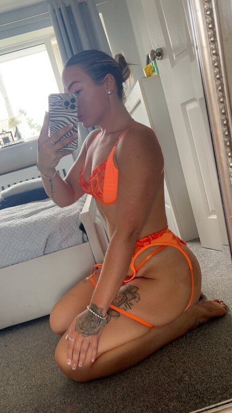 Foto di nudo di fuga di OnlyFans di Alora