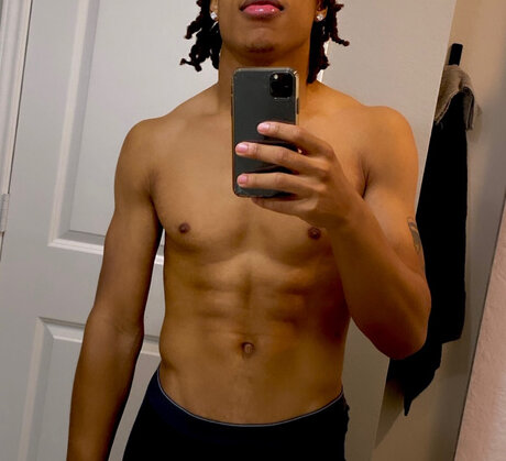 Foto di nudo di fuga di OnlyFans di 