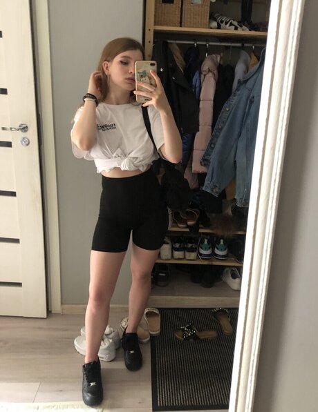 Foto di nudo di fuga di OnlyFans di Polly
