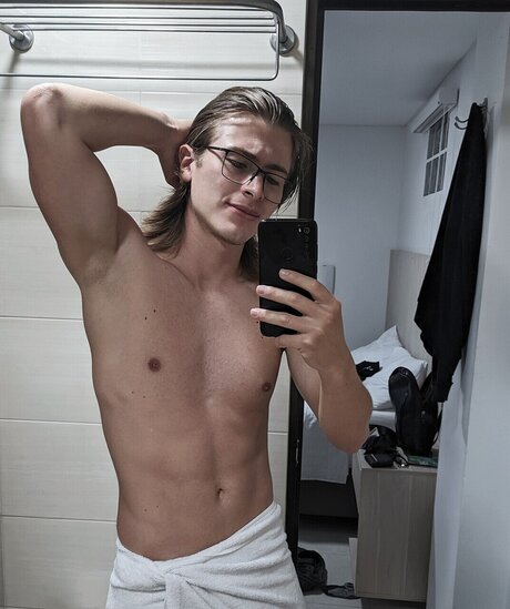 Foto di nudo di fuga di OnlyFans di Sebastin Relish