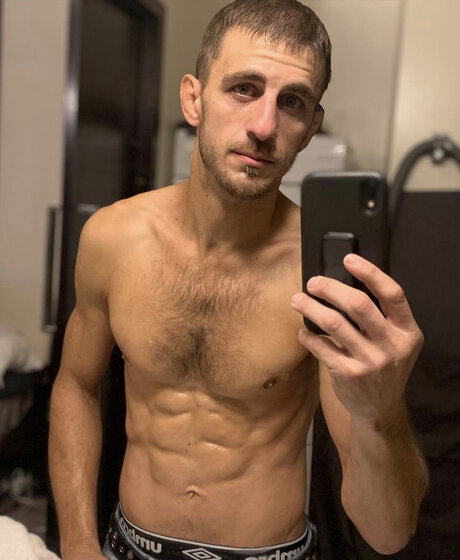 Foto di nudo di fuga di OnlyFans di Ramon Brzko