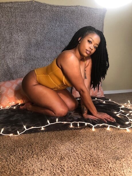 Foto di nudo di fuga di OnlyFans di Monique
