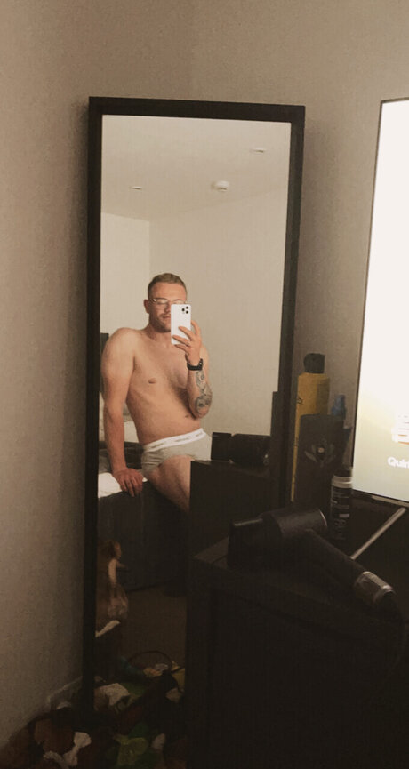 Foto di nudo di fuga di OnlyFans di Harry Burgan