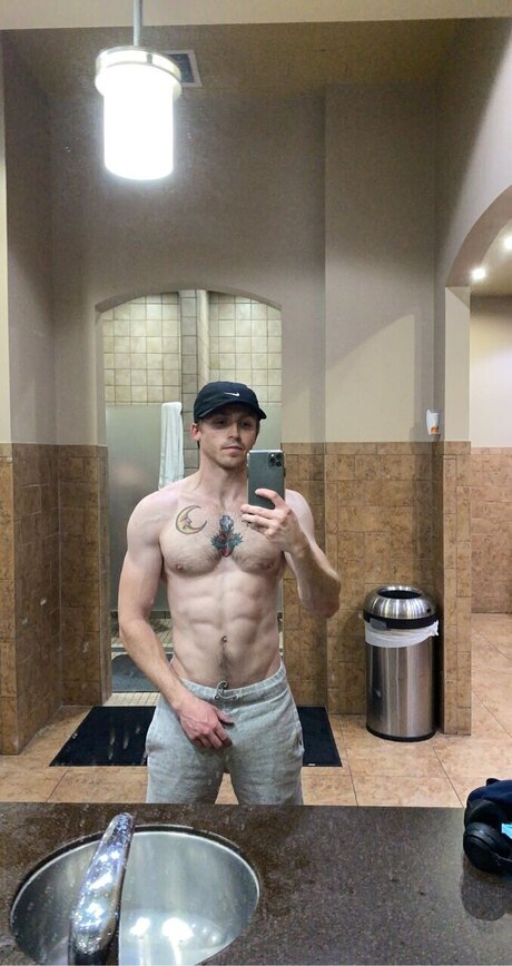 Foto di nudo di fuga di OnlyFans di Luke
