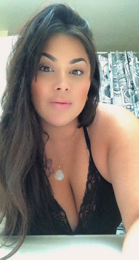 Foto di nudo di fuga di OnlyFans di Curvybrunette