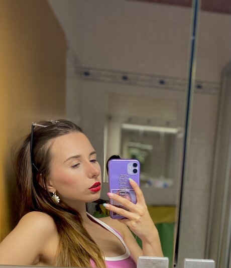 Foto di nudo di fuga di OnlyFans di Anni